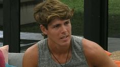 Marcos fue injustamente criticado y sus fanáticos lo defendieron. Marcos fue injustamente criticado y sus fanáticos lo defendieron.