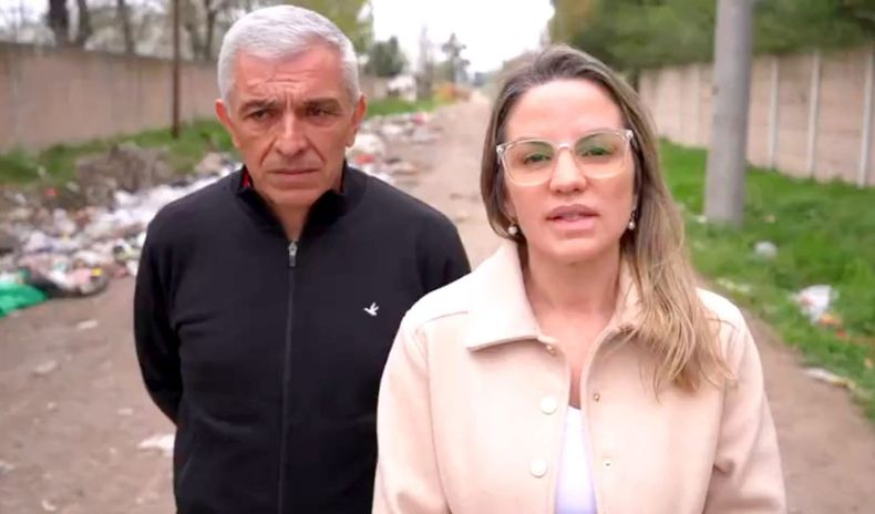 Salvador Baratta junto a Carolina Píparo.