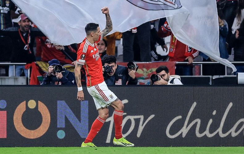 Ángel Di María convirtió un doblete para Benfica contra Toulouse.