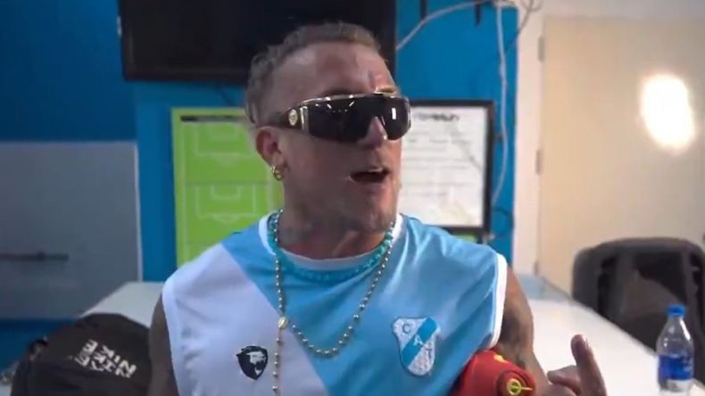 El Polaco es un reconocido hincha de Temperley y en reiteradas ocasiones difundió actividades de la institución