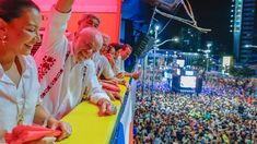 lula bailo y canto en los carnavales de bahia y recibio un amplio apoyo popular