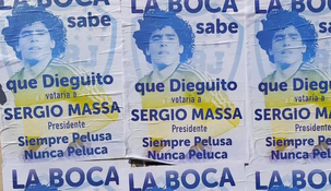 Alrededores de la Bombonera amanecieron empapelados con afiches en apoyo a Sergio Massa.