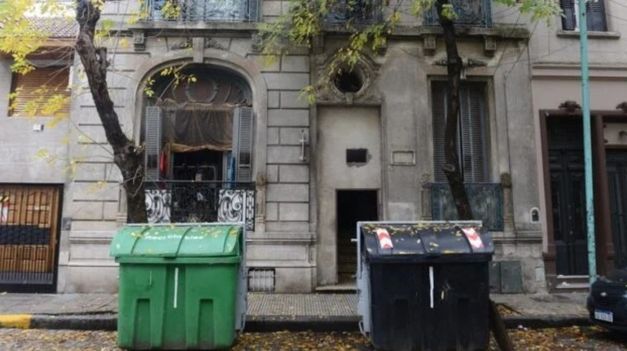El hotel familiar donde vivían las mujeres agredidas se ubica en el barrio porteño de Barracas.