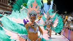 El carnaval de Gualeguaychú es una de las mayores atracciones turísticas. El carnaval de Gualeguaychú es una de las mayores atracciones turísticas.