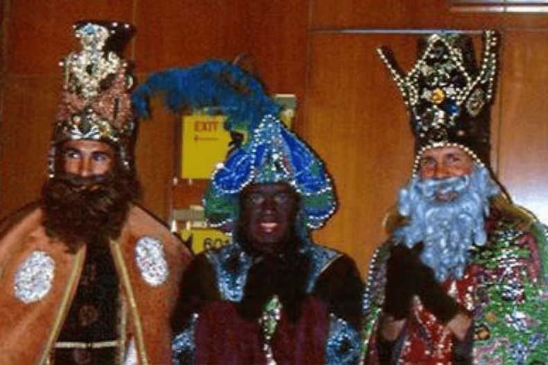 Diego Armando Maradona (centro) junto a sus compañeros de Sevilla, Diego Rodríguez Fernández y Diego Simeone, en el tradicional desfile de Reyes de la ciudad andaluza en 1993. El Diez pidió ser Baltazar para combatir el racismo.