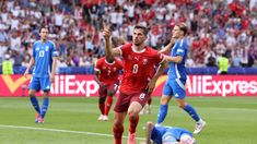 Italia perdió con Suiza 2-0 y quedó eliminada de la Eurocopa. Italia perdió con Suiza 2-0 y quedó eliminada de la Eurocopa.