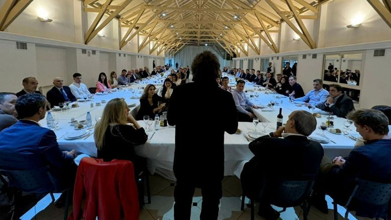 El asado de Milei con los diputados en Olivos, un paso en falso del Gobierno.