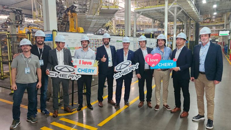 Autoridades de Chery Argentina y del Grupo Corven, importador de la marca en nuestro país.