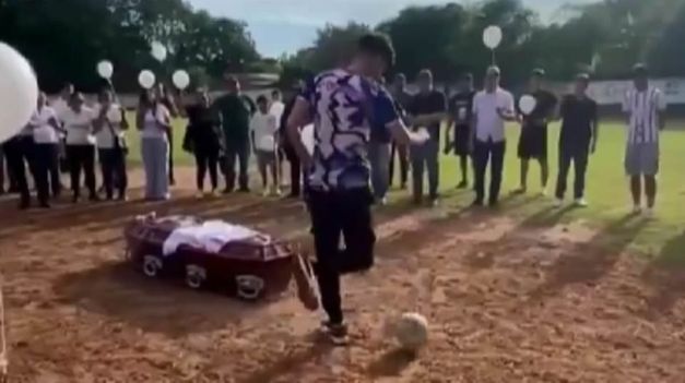 Zaracho fue despedido por sus familiares, amigos y compañeros del club.