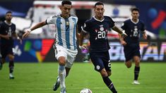 Pablo Solari, de Argentina, lucha con Marcelo Fernández. Pablo Solari, de Argentina, lucha con Marcelo Fernández.