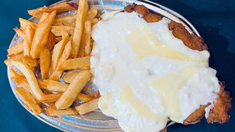 Gambrinus abre sus puertas de lunes a sábado, tanto para el almuerzo como para la cena Gambrinus abre sus puertas de lunes a sábado, tanto para el almuerzo como para la cena