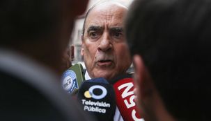 Francos le pidió a su equipo que trabaje en el documento.