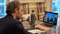 Santiago Cafiero participó de una reunión con Volodímir Zelenski y afirmó que el mundo quiere la paz para Ucrania.