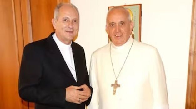 Jorge Lugones junto al papa Francisco.