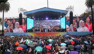 Cristina recibió el afecto de miles de personas en la Plaza de Mayo. Cristina recibió el afecto de miles de personas en la Plaza de Mayo.