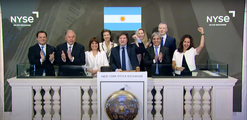 Milei dio inicio a las operaciones de este lunes en la Bolsa de Nueva York.