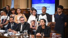 Gonzalo Guzmán Coraita y Ezequiel Atauche (LLA) y Romina Monzón, familiar de una víctima de asesinato. Gonzalo Guzmán Coraita y Ezequiel Atauche (LLA) y Romina Monzón, familiar de una víctima de asesinato.