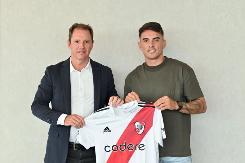 El jugador se convirtió en el tercer refuerzo del club millonario este sábado.