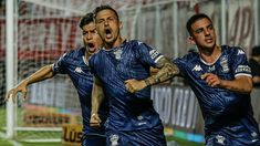 El Rayo Fértoli grita con alma y vida el gol que le dio el triunfo a Huracán en el último minuto. El Rayo Fértoli grita con alma y vida el gol que le dio el triunfo a Huracán en el último minuto.