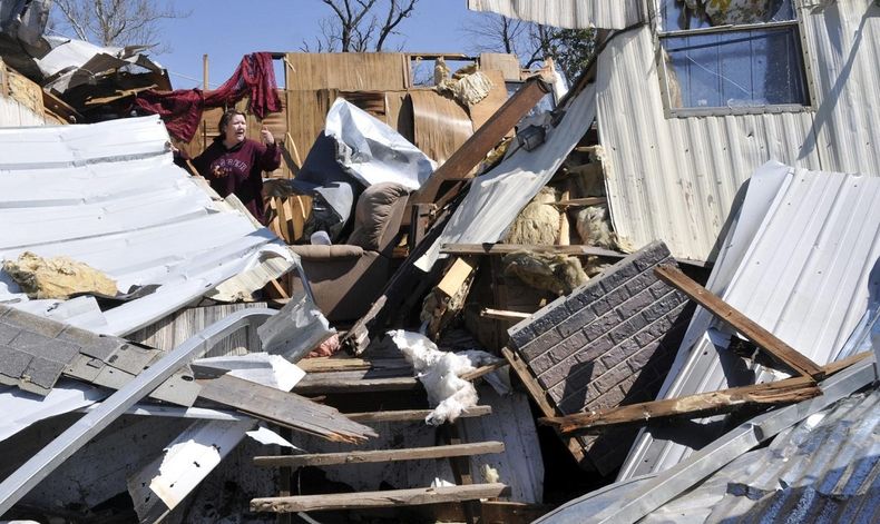 Estados Unidos: murieron al menos cinco personas por un tornado.