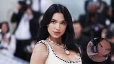 La cantante eligió un traje de baño bicolor para promocionar un producto de una de las marcas con las que trabaja. La cantante eligió un traje de baño bicolor para promocionar un producto de una de las marcas con las que trabaja.