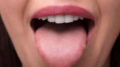 El lavado de lengua es tan importante como el de dientes.