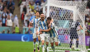 Messi y Julián Álvarez, las figuras de la cancha.