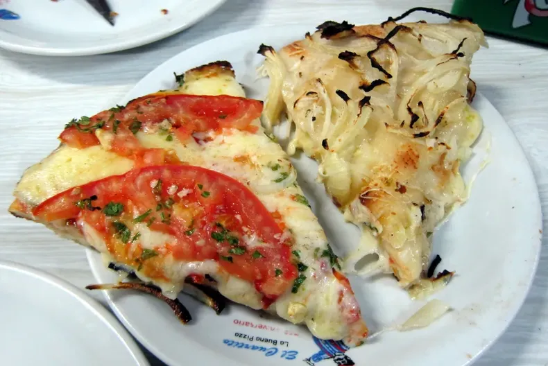 Las porciones de pizza al paso, un clásico porteño de ¿todas las épocas?