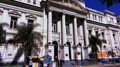 Esperando los 75 años de la gratuidad universitaria, es el lema de la noche. Esperando los 75 años de la gratuidad universitaria, es el lema de la noche.