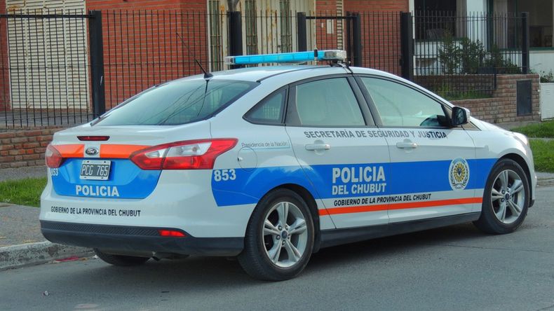 Un adolescente tenía dos facas ocultas en su ropa y siete más adentro de su mochila