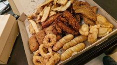 El bodegón barato cerca de Buenos Aires que hace empanadas y salchichas alemanas. El bodegón barato cerca de Buenos Aires que hace empanadas y salchichas alemanas.