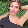 Evangelina Anderson mostró en redes sociales dos exclusivas carteras de Louis Vuitton durante su estadía en Marbella.