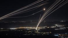 La Cúpula de Hierro, sistema móvil de defensa aérea israelí, intercepta los misiles de Hezbolá. La Cúpula de Hierro, sistema móvil de defensa aérea israelí, intercepta los misiles de Hezbolá.