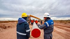 El VMOS demandará una inversión de alrededor de u$s2.500 millones y conectará Vaca Muerta con el Golfo San Matías. El VMOS demandará una inversión de alrededor de u$s2.500 millones y conectará Vaca Muerta con el Golfo San Matías.