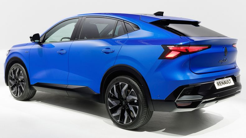 La silueta de moda, SUV coupé.