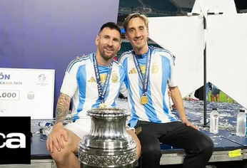 Matías Manna junto a Lionel Messi.