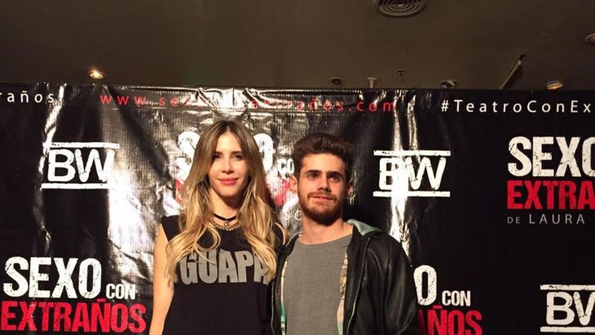 Guillermina Valdes y Gastón Soffritti festejaron las 50 funciones de Sexo  con extraños