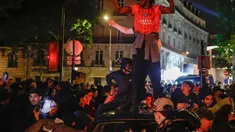 El festejo de los hinchas de PSG terminó en caos en las calles de París. El festejo de los hinchas de PSG terminó en caos en las calles de París.