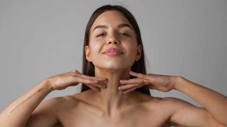 Esta vitamina disuelve los tejidos grasos.