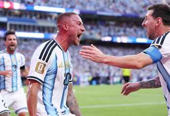 Messi asistió y Mac Allister la metió de cabeza para el 1-0.