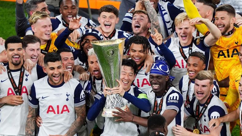 Este jugador se retiró tras ganar la Europa League 2025 con Tottenham.