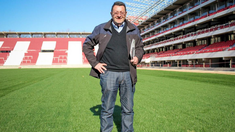 El delantero tenía 83 años. El delantero tenía 83 años.