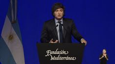 Javier Milei ante empresarios en la Fundación Mediterránea.