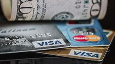 Cómo hacer la denuncia de robo de una tarjeta de crédito VISA. Cómo hacer la denuncia de robo de una tarjeta de crédito VISA.
