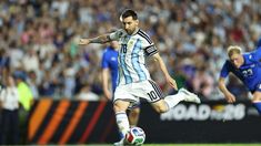 Argentina, con un gol de Lionel Messi de penal, goleó 3 a 0 a Islandia. Argentina, con un gol de Lionel Messi de penal, goleó 3 a 0 a Islandia.