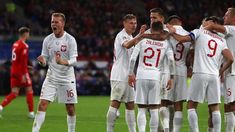 Los jugadores de Polonia celebran la victoria ante Gales.