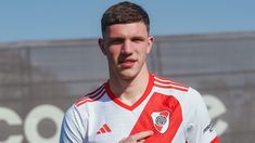 Franco Carboni rescindió su contrato con River Plate sin haber debutado. Franco Carboni rescindió su contrato con River Plate sin haber debutado.