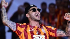 El futbolista viajará a Turquía junto a la China Suárez. El futbolista viajará a Turquía junto a la China Suárez.