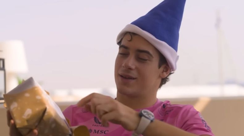 Colapinto jugó al Papá Noel secreto y recibió un gran regalo.
