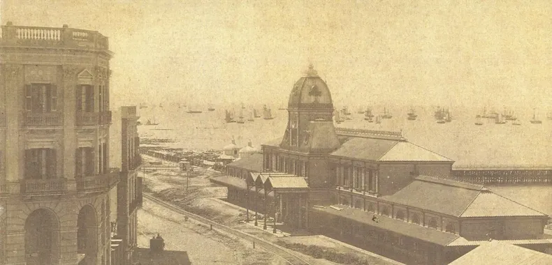 La Estación Central de Buenos Aires se encontraba pegada al río.